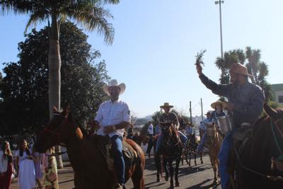 Cavalgada da Padroeira Sant’Ana reúne dezenas de cavaleiros