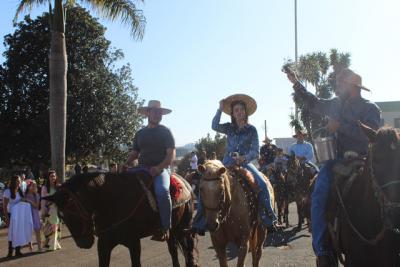 Cavalgada da Padroeira Sant’Ana reúne dezenas de cavaleiros