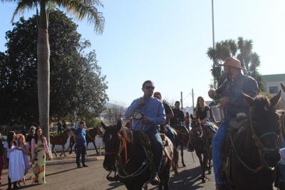 Cavalgada da Padroeira Sant’Ana reúne dezenas de cavaleiros