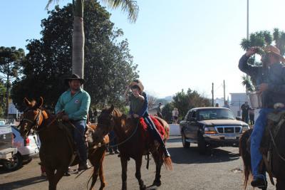 Cavalgada da Padroeira Sant’Ana reúne dezenas de cavaleiros