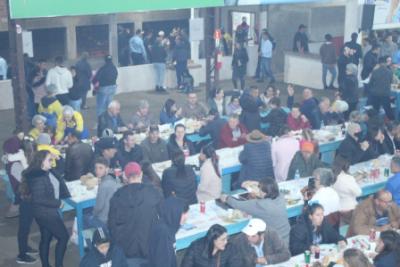  Bingo com Pavilhão lotado movimentou a programação festiva do Bom Jesus em Campo Mendes