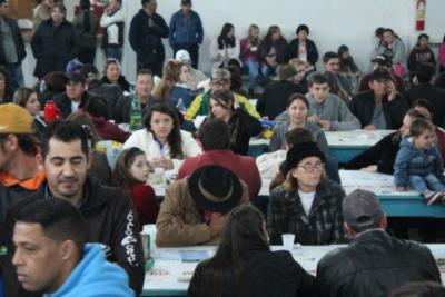  Bingo com Pavilhão lotado movimentou a programação festiva do Bom Jesus em Campo Mendes