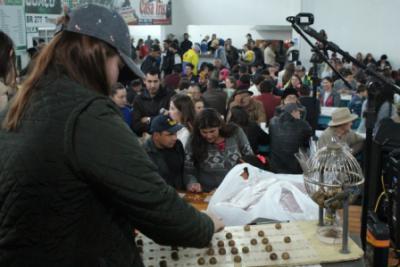  Bingo com Pavilhão lotado movimentou a programação festiva do Bom Jesus em Campo Mendes