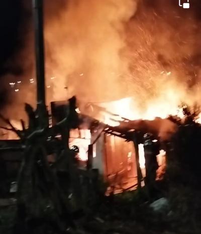 Laranjeiras: Casa é destruída pelo fogo no bairro Cristo Rei 