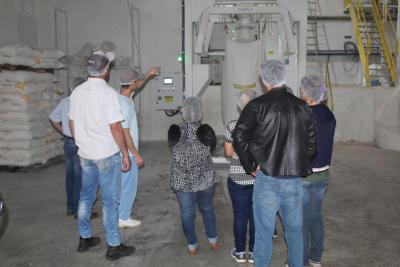 Donas de casa conheceram o moinho da Trigosel em Laranjeiras do Sul