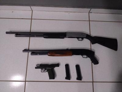 Laranjeiras: PRF apreende armas de uso restrito e coletes balísticos na BR 277 