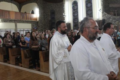 Dezenas de fiéis participaram do 1º dia da Novena em louvor a Nossa Senhora Aparecida em Laranjeiras do Sul