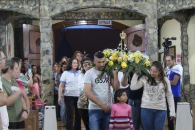 Com benção especial para as crianças aconteceu o 2º dia das Novenas de Nossa Senhora Aparecida em Laranjeiras do Sul