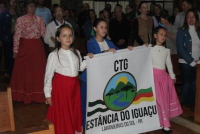 Com Participação Da RCC e CTG Estância do Iguaçu aconteceu o 4º dia da Novena da Padroeira em Laranjeiras do Sul