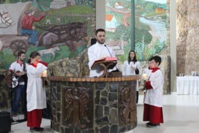 Nem a Chuva atrapalhou a Fé dos filhos de Nossa Senhora, que lotaram o Santuário para o último dia da Novena da Padroeira