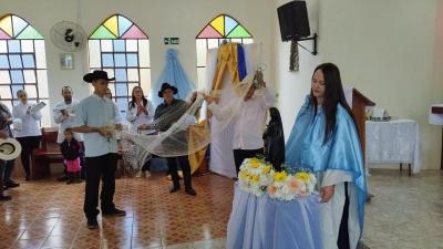 Em Rio Novo, na Missa Solene teve coroação da Imagem de N.Sra. Aparecida