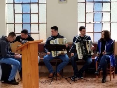 Em Rio Novo, na Missa Solene teve coroação da Imagem de N.Sra. Aparecida