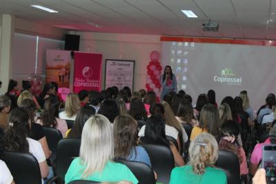 Evento Outubro Rosa Coprossel demonstra força, importância e superação da mulher 