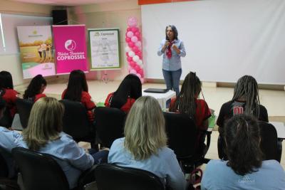 Evento Outubro Rosa Coprossel demonstra força, importância e superação da mulher 