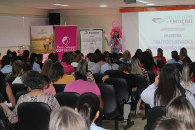 Evento Outubro Rosa Coprossel demonstra força, importância e superação da mulher 