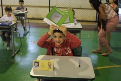 Noite de Autógrafos dos alunos do Jardim 2 da Escola Aluísio Maier foi um verdadeiro sucesso