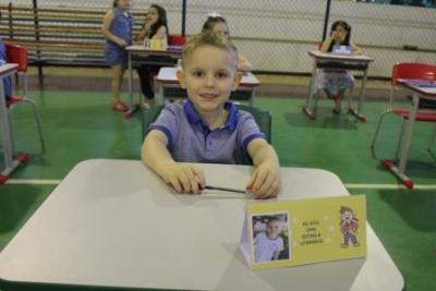 Noite de Autógrafos dos alunos do Jardim 2 da Escola Aluísio Maier foi um verdadeiro sucesso