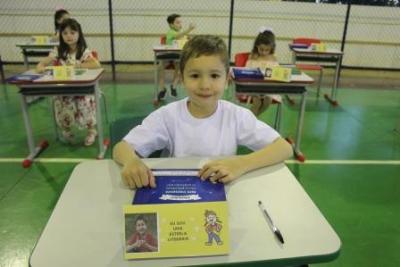 Noite de Autógrafos dos alunos do Jardim 2 da Escola Aluísio Maier foi um verdadeiro sucesso