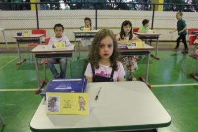 Noite de Autógrafos dos alunos do Jardim 2 da Escola Aluísio Maier foi um verdadeiro sucesso