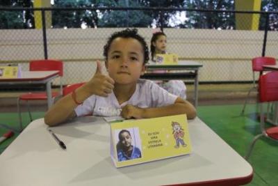 Noite de Autógrafos dos alunos do Jardim 2 da Escola Aluísio Maier foi um verdadeiro sucesso