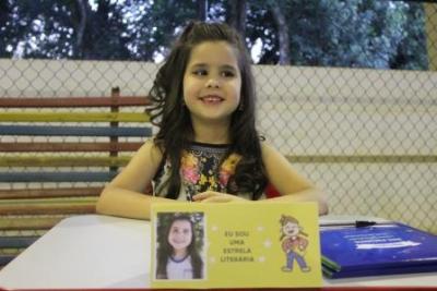 Noite de Autógrafos dos alunos do Jardim 2 da Escola Aluísio Maier foi um verdadeiro sucesso