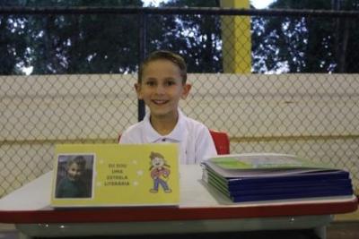 Noite de Autógrafos dos alunos do Jardim 2 da Escola Aluísio Maier foi um verdadeiro sucesso