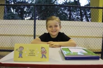 Noite de Autógrafos dos alunos do Jardim 2 da Escola Aluísio Maier foi um verdadeiro sucesso