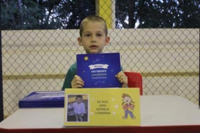 Noite de Autógrafos dos alunos do Jardim 2 da Escola Aluísio Maier foi um verdadeiro sucesso