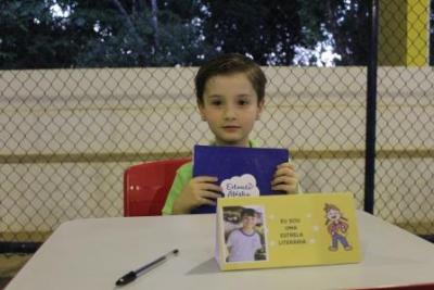 Noite de Autógrafos dos alunos do Jardim 2 da Escola Aluísio Maier foi um verdadeiro sucesso