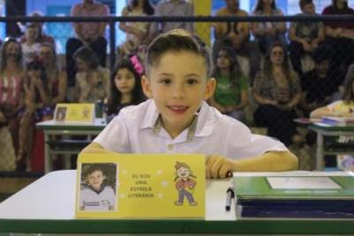 Noite de Autógrafos dos alunos do Jardim 2 da Escola Aluísio Maier foi um verdadeiro sucesso