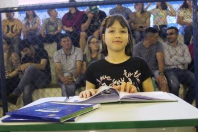 Noite de Autógrafos dos alunos do Jardim 2 da Escola Aluísio Maier foi um verdadeiro sucesso