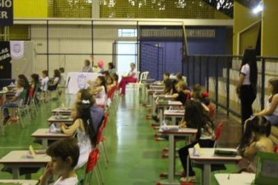 Noite de Autógrafos dos alunos do Jardim 2 da Escola Aluísio Maier foi um verdadeiro sucesso