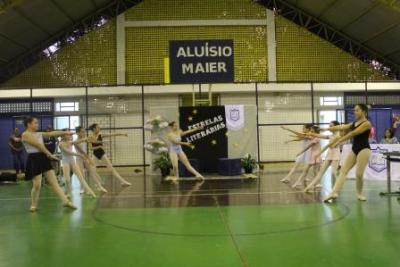 Noite de Autógrafos dos alunos do Jardim 2 da Escola Aluísio Maier foi um verdadeiro sucesso