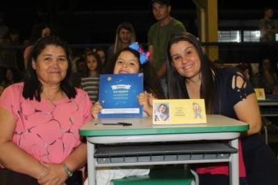 Noite de Autógrafos dos alunos do Jardim 2 da Escola Aluísio Maier foi um verdadeiro sucesso