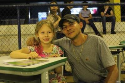 Noite de Autógrafos dos alunos do Jardim 2 da Escola Aluísio Maier foi um verdadeiro sucesso