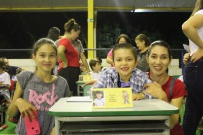 Noite de Autógrafos dos alunos do Jardim 2 da Escola Aluísio Maier foi um verdadeiro sucesso