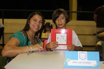 Noite de Autógrafos dos alunos do Jardim 2 da Escola Aluísio Maier foi um verdadeiro sucesso