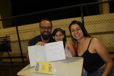 Noite de Autógrafos dos alunos do Jardim 2 da Escola Aluísio Maier foi um verdadeiro sucesso