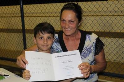 Noite de Autógrafos dos alunos do Jardim 2 da Escola Aluísio Maier foi um verdadeiro sucesso