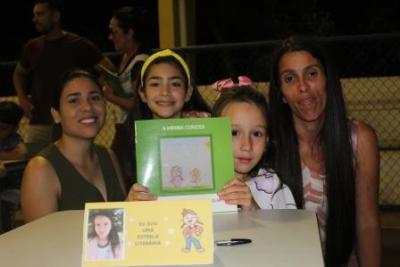 Noite de Autógrafos dos alunos do Jardim 2 da Escola Aluísio Maier foi um verdadeiro sucesso