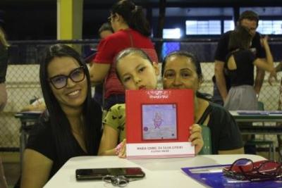 Noite de Autógrafos dos alunos do Jardim 2 da Escola Aluísio Maier foi um verdadeiro sucesso