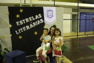 Noite de Autógrafos dos alunos do Jardim 2 da Escola Aluísio Maier foi um verdadeiro sucesso