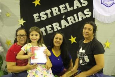 Noite de Autógrafos dos alunos do Jardim 2 da Escola Aluísio Maier foi um verdadeiro sucesso