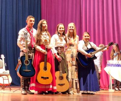 Recital de música da professora Dani no Cine Teatro Iguassu