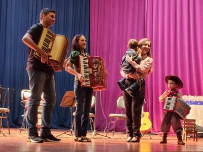 Recital de música da professora Dani no Cine Teatro Iguassu