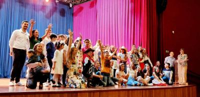 Recital de música da professora Dani no Cine Teatro Iguassu