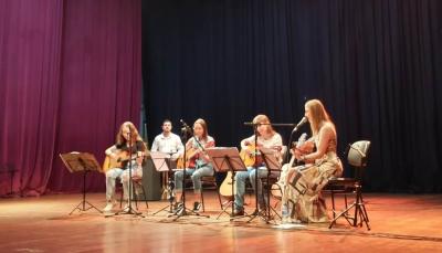 Recital de música da professora Dani no Cine Teatro Iguassu