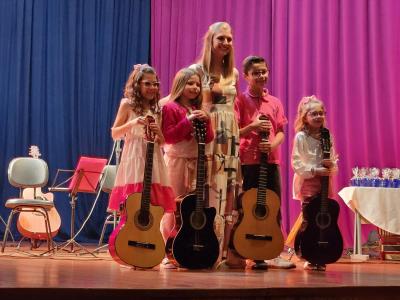 Recital de música da professora Dani no Cine Teatro Iguassu