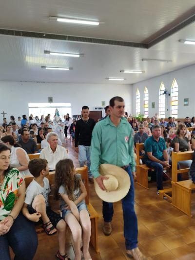 Missa Solene em louvor a Imaculada Conceição em Porto Barreiro teve coroação a Nossa Senhora