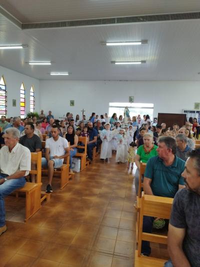 Missa Solene em louvor a Imaculada Conceição em Porto Barreiro teve coroação a Nossa Senhora